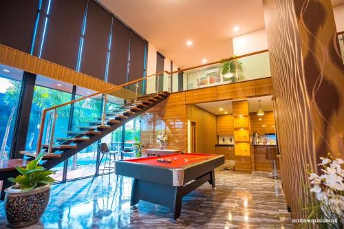 Khongdonat Premium Pool Villa in U Thong