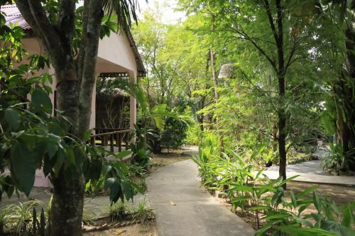 Bird of Paradise Bungalows in Kep