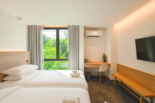 ZEN MASTER HOTEL
