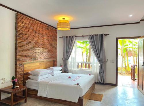 Private Pool Villa by Lucky Courtyard in Phumĭ Réach Born (1)
