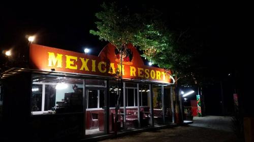 Mexican Resortlampang